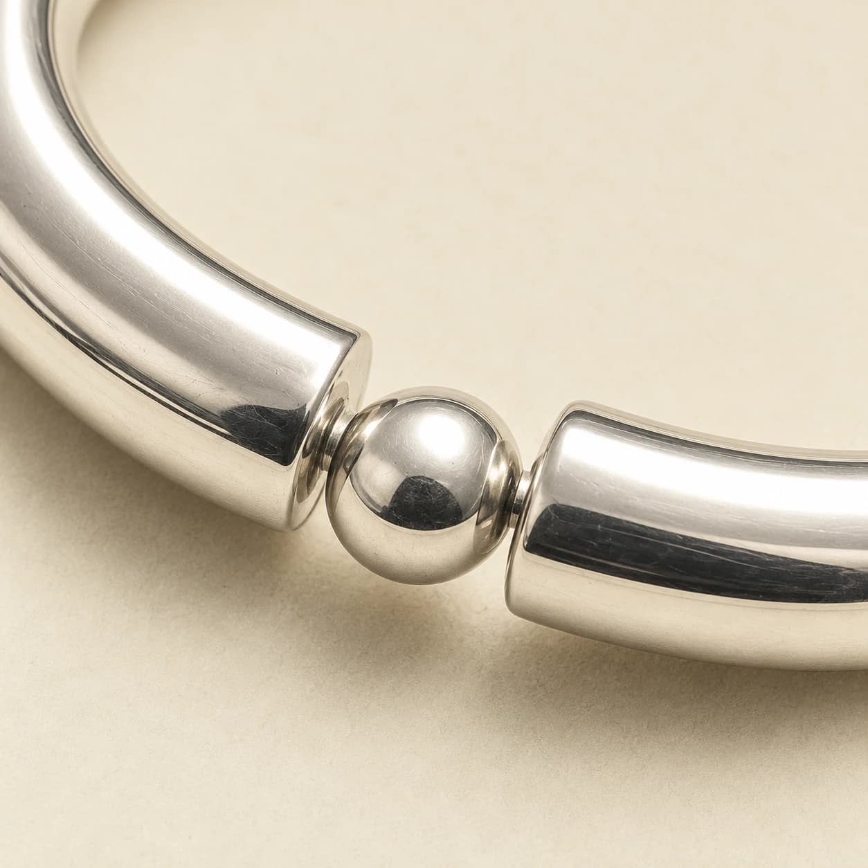 Break bangle, detail view