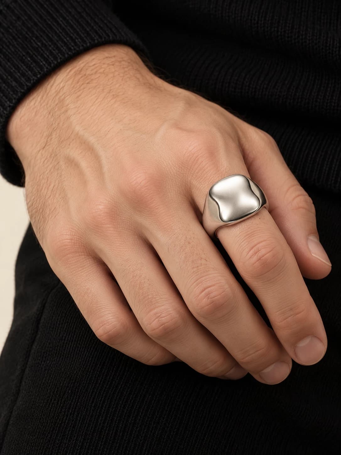 Pocket ring, on the hand · angle